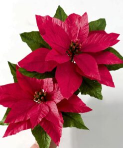 Flor de Pascua de papel crepé hecha a mano