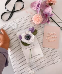Tarjeta de flores de papel crepe