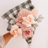 Ramo de rosas de papel