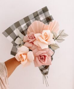 Ramo de rosas de papel