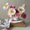 Centro de flores de papel crepe