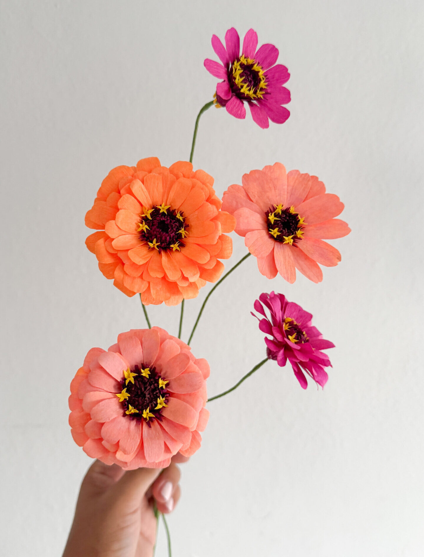 Zinnia de papel crepe