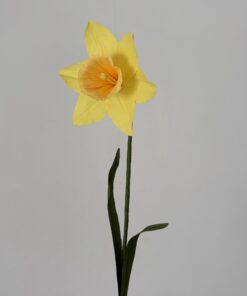 Flor de papel amarilla tipo narciso con diseño realista y delicado