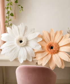 Dos gerberas XXL de papel en blanco y color melocotón